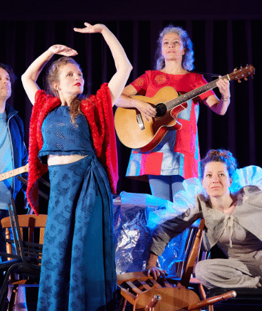 Dansstorm Oost 'Over held(inn)en enzo' (9 nov)